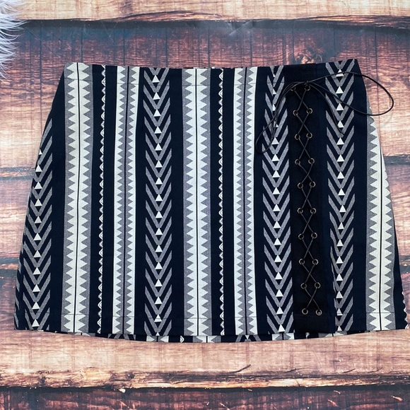 SOLD Aztec Skirt by Rock N Roll Cowgirl Western - Picture 2 of 8